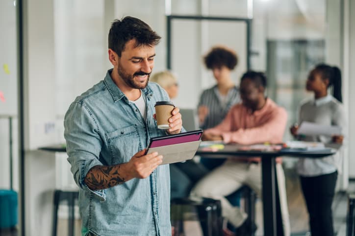Qué es una SMMA, cómo funciona y cómo empezar